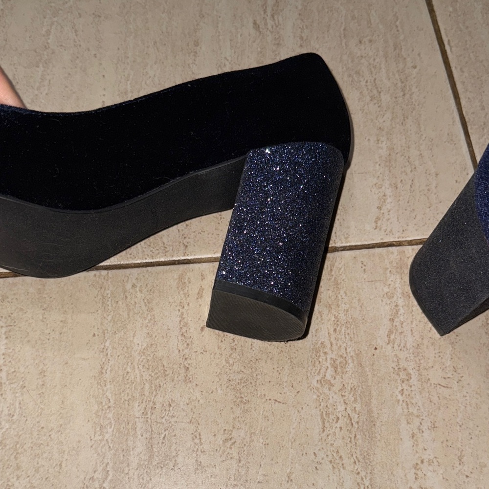 Cole Haan Dark Blue Women's Thick Heels Rounded Toe Pump NWOT - Picture 3 of 5